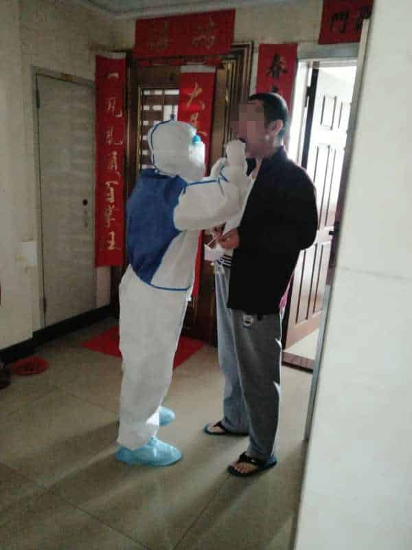 战疫一线——记我中心深入社区体温检测及核酸取样工作者