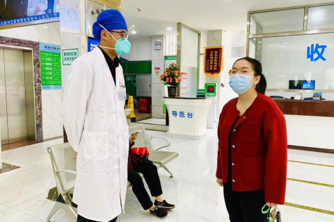 香洲区卫健局贺理副局长春节期间莅临我中心慰问坚守岗位的医护人员