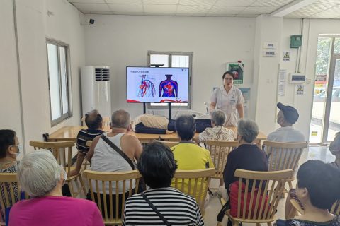珍爱生命，“救”在身边！丨开展“科普急救知识，安享健康晚年”主题胸痛救治和心肺复苏健康讲座