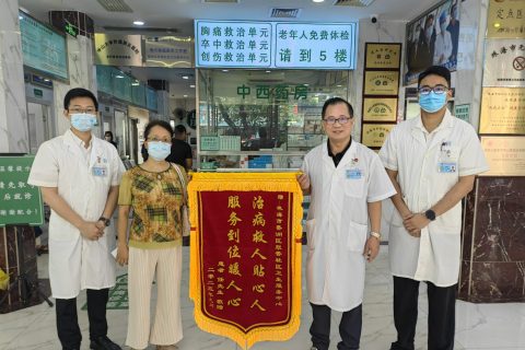 以情温情，以心暖心丨一面锦旗迎国庆