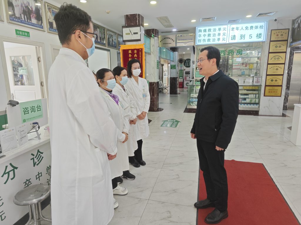 香洲区卫健局胡文锋局长新春慰问插图