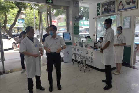 推动基层医疗服务再升级丨胡文锋局长一行莅临我中心开展专项检查工作