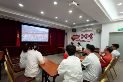 铭记历史，砥砺前行 | 我支部组织党员干部集中观看93阅兵